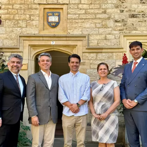 Dr Felipe Krause stands inbetween Saul Tourinho Leal, Ariel Palacios, Vitoria Nabas, and William Akerman outside an Oxford college building