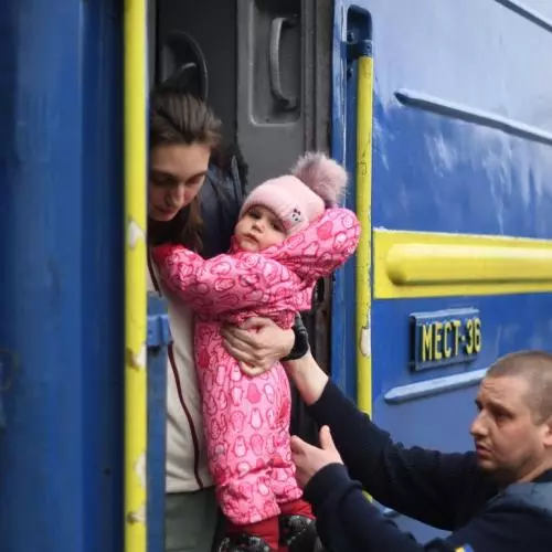 ukraine war displaced women children train gettyimages 1238894335