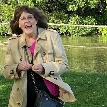 elizabeth teague by river